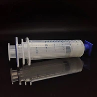 Štrcaljka i kalup za klip